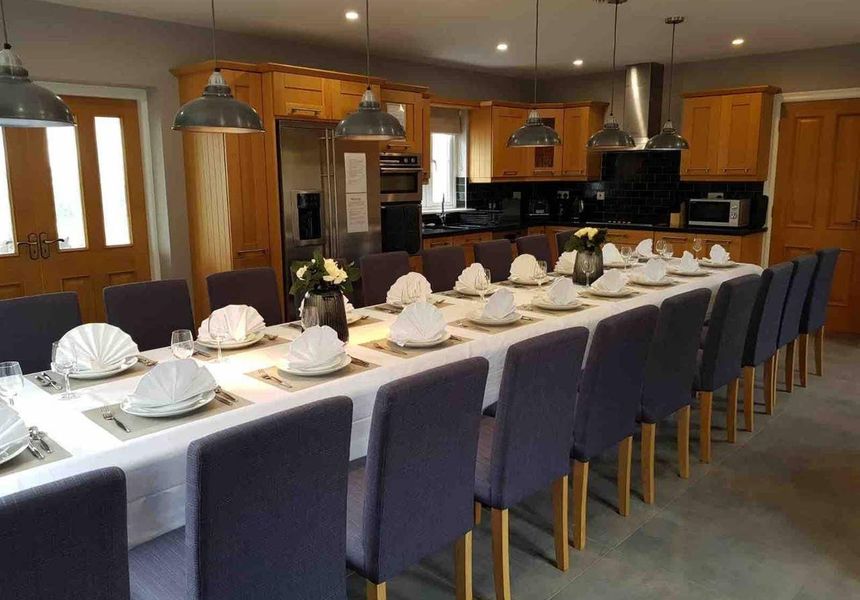 Four Winds, 7 minute drive to Kinsale town, sleeps 26 guests photo