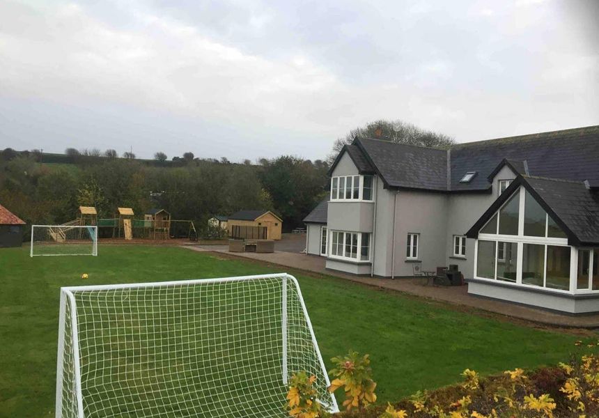 Four Winds, 7 minute drive to Kinsale town, sleeps 26 guests photo