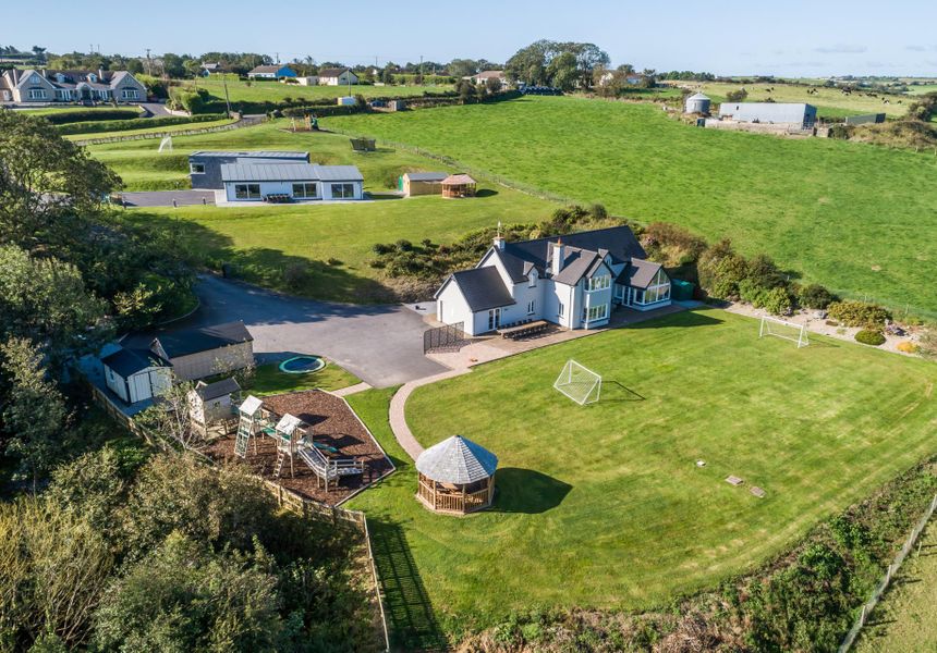 Four Winds, 7 minute drive to Kinsale town, sleeps 26 guests photo