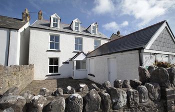 Carreg Lwyd Farmhouse