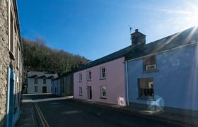 Cei Gwaun reviews