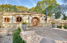 Hobbit House reviews