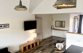 NEW Scandi Apts & Stone Cottage: Walk to the Beach & Village reviews