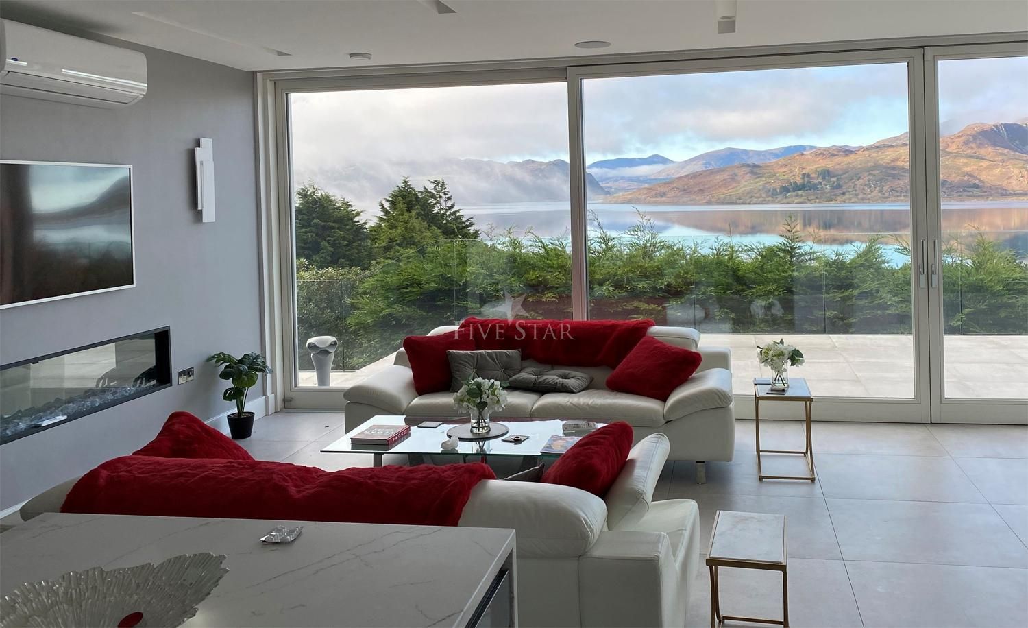 Stunning Lake Villa photo 15