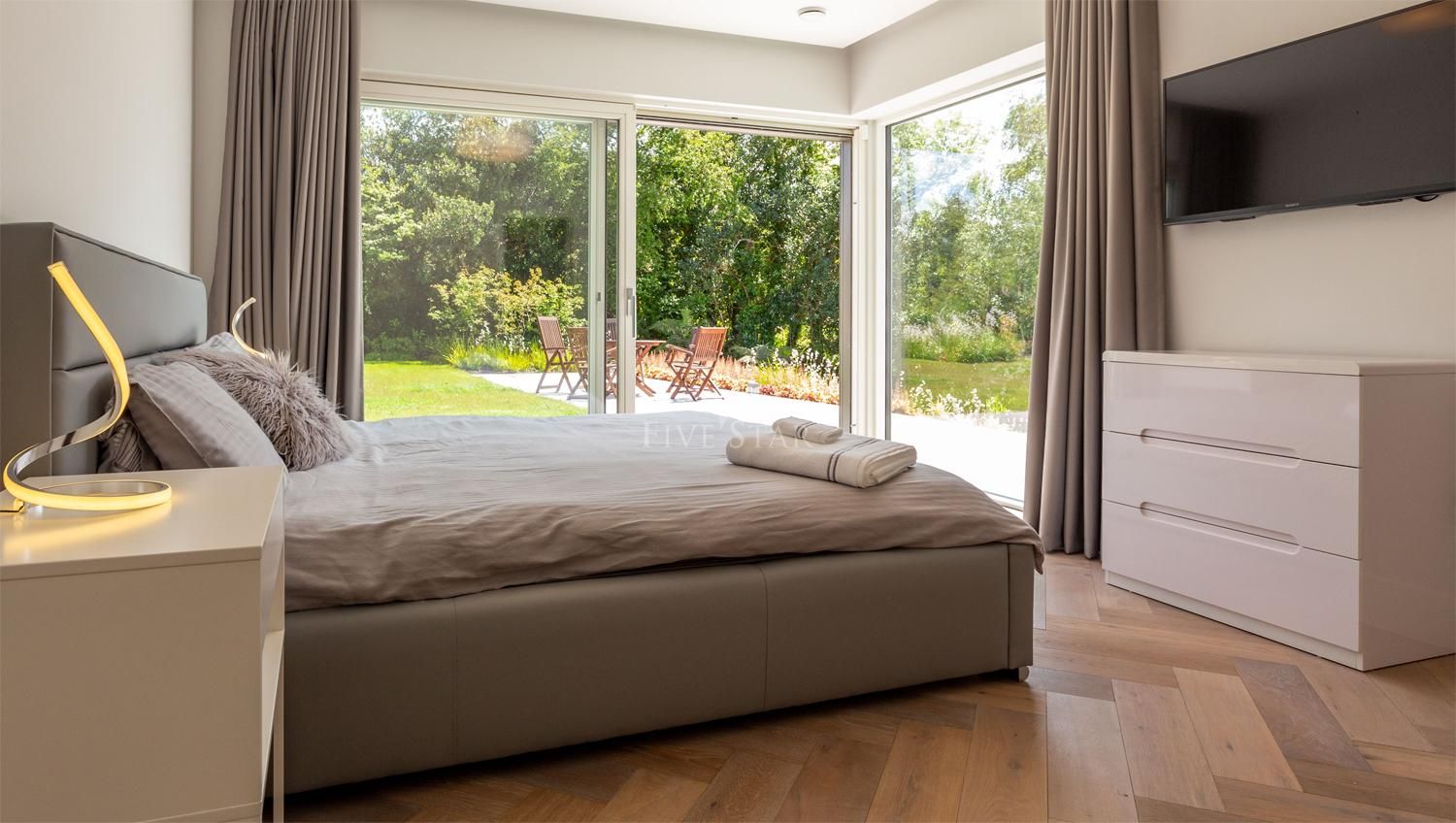 Stunning Lake Villa photo 20