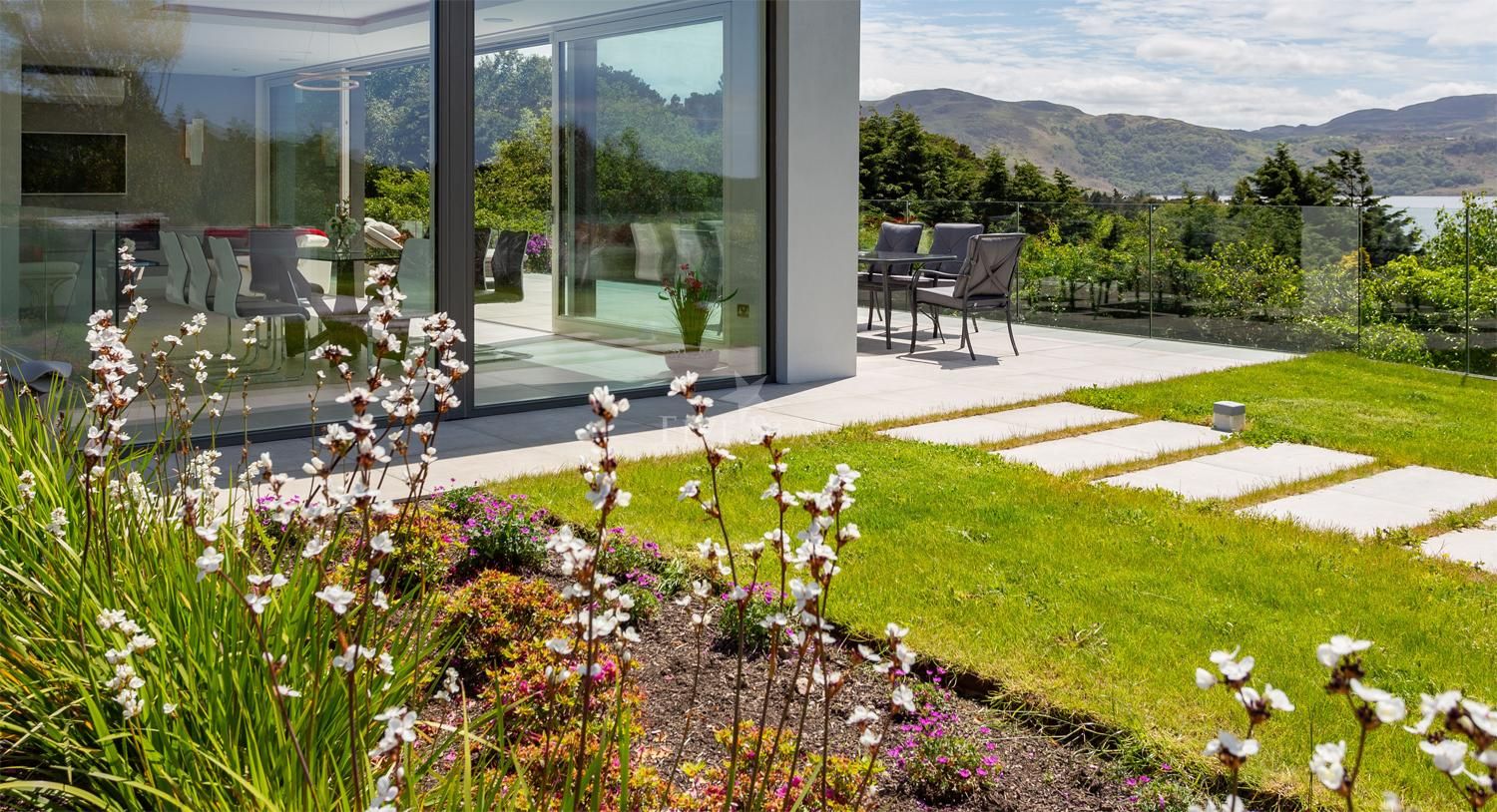 Stunning Lake Villa photo 28
