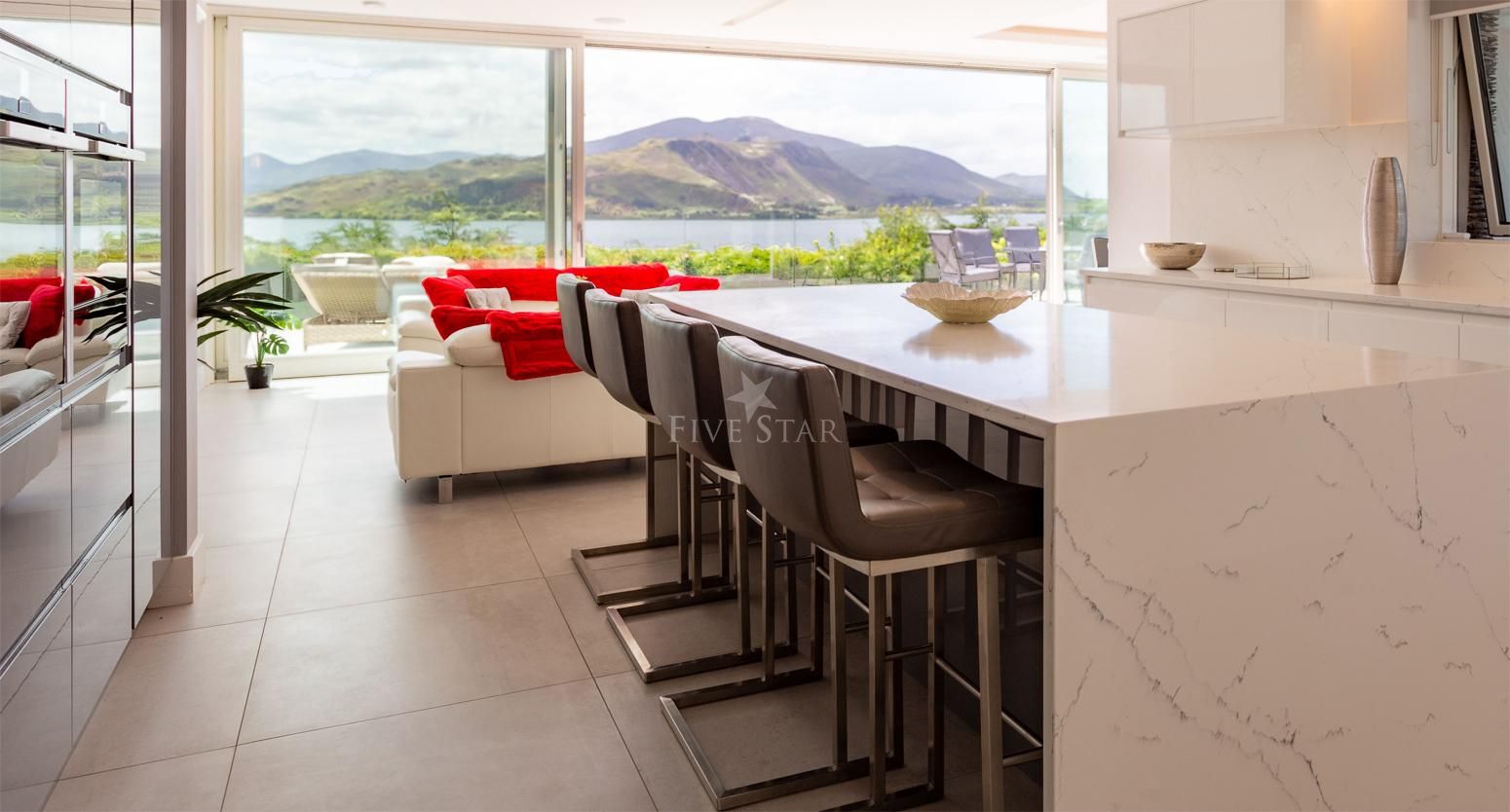 Stunning Lake Villa photo 12