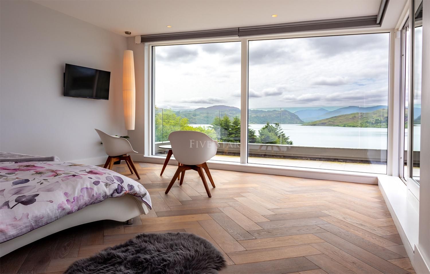 Stunning Lake Villa photo 17