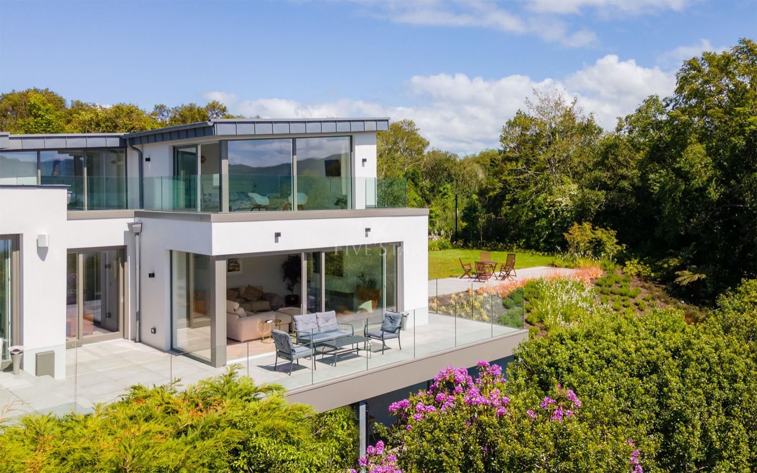 Stunning Lake Villa photo 14