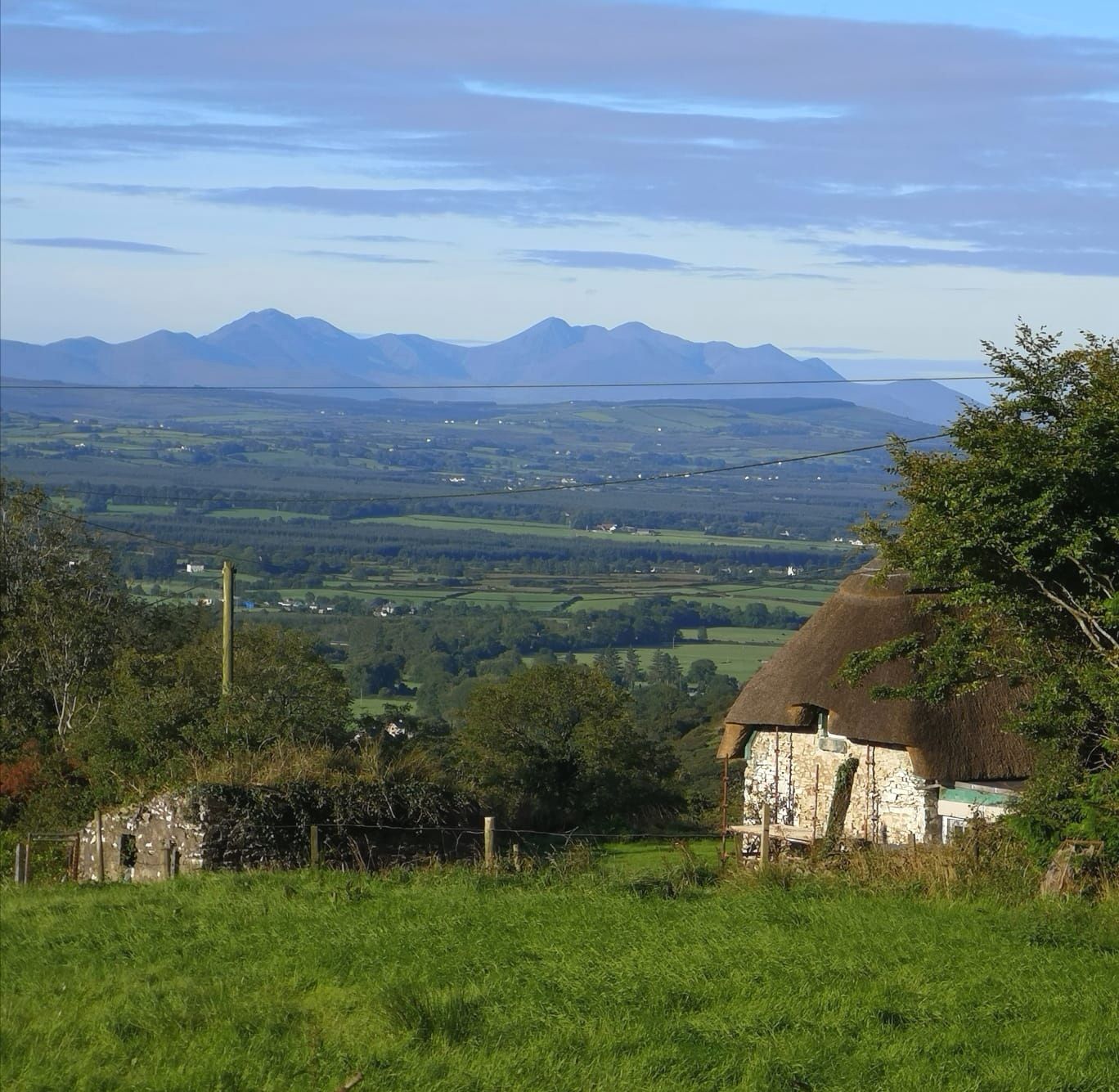 Thatched Cottage with panoramic views photo 9