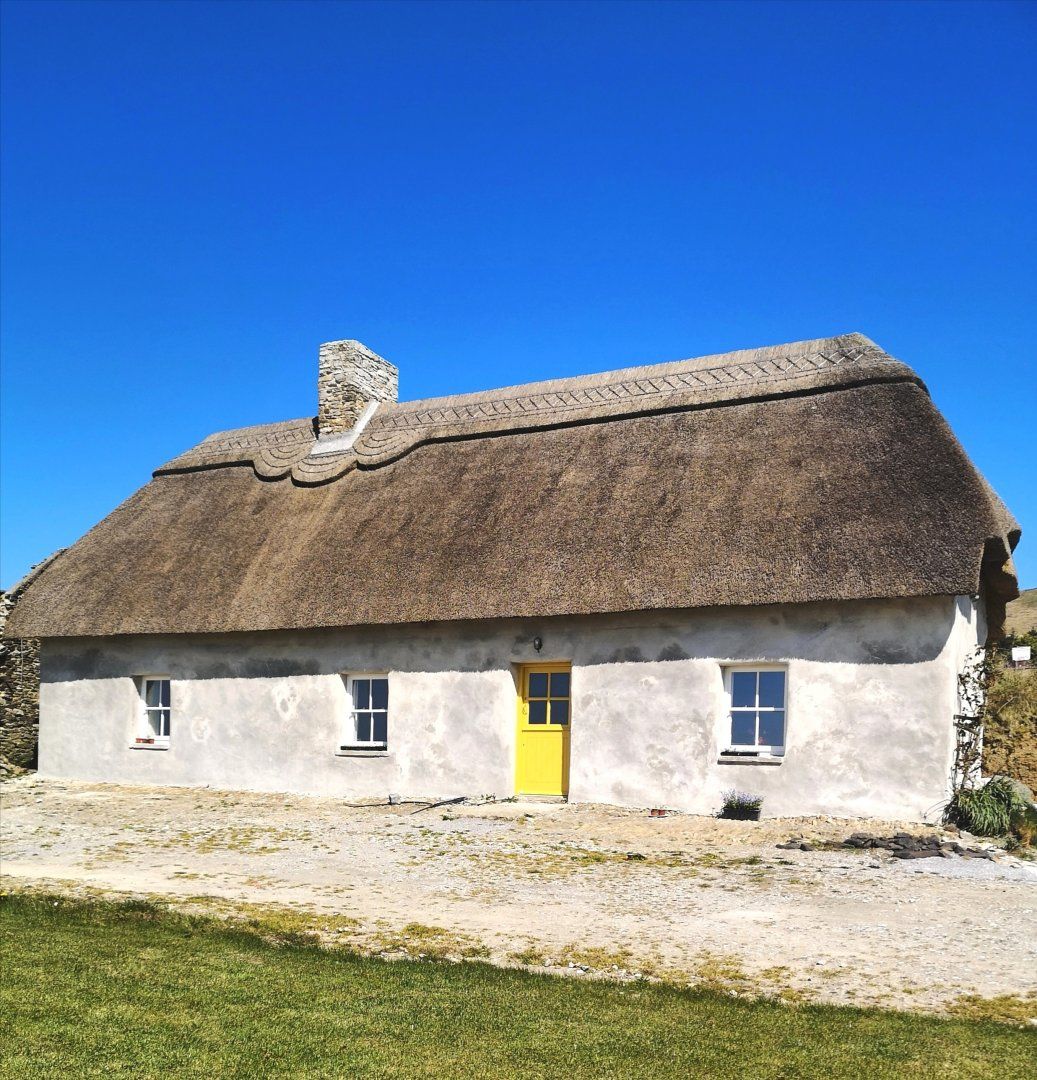 Thatched Cottage with panoramic views photo 1