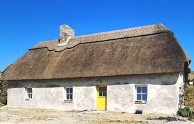 Thatched Cottage with panoramic views