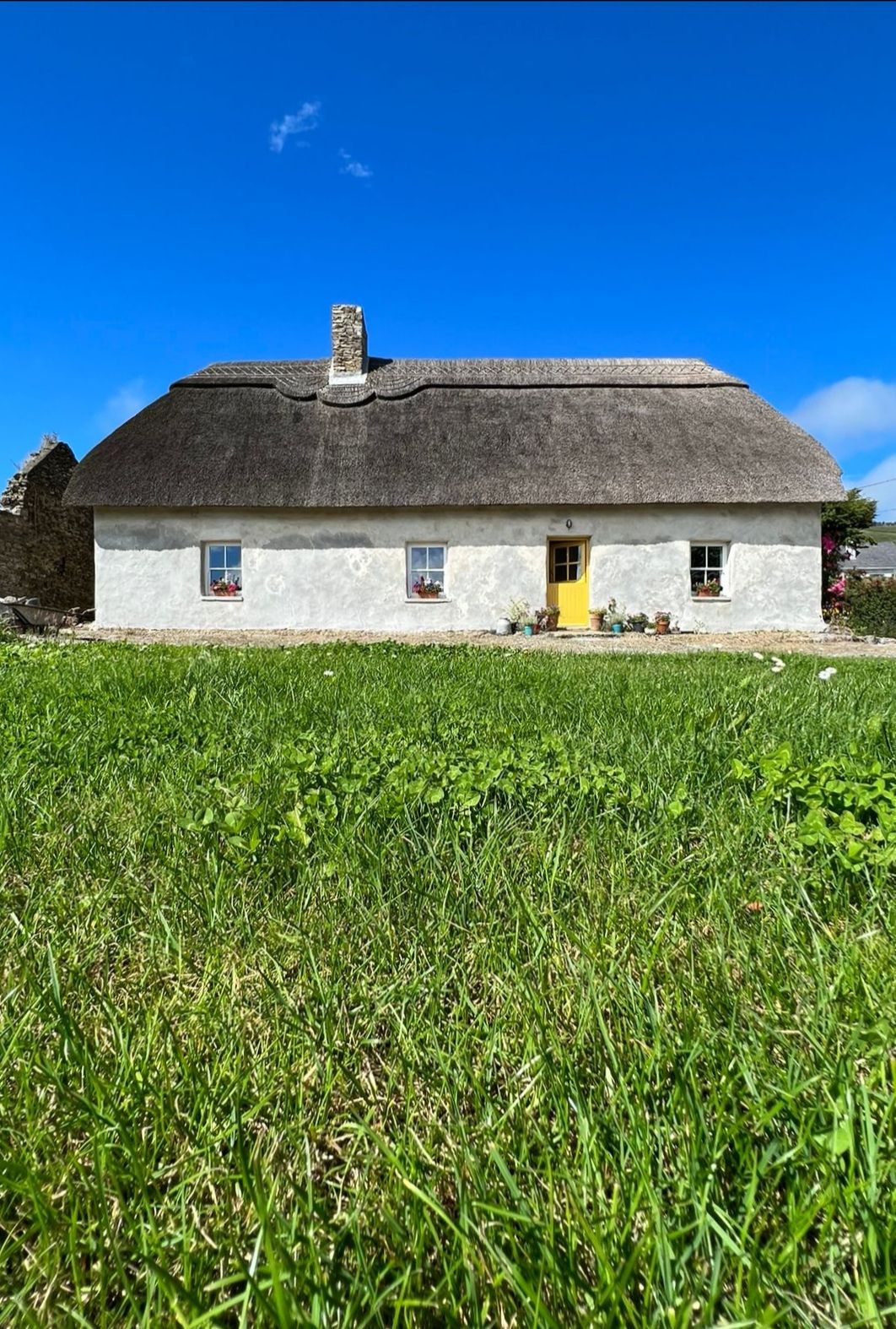 Thatched Cottage with panoramic views photo 11