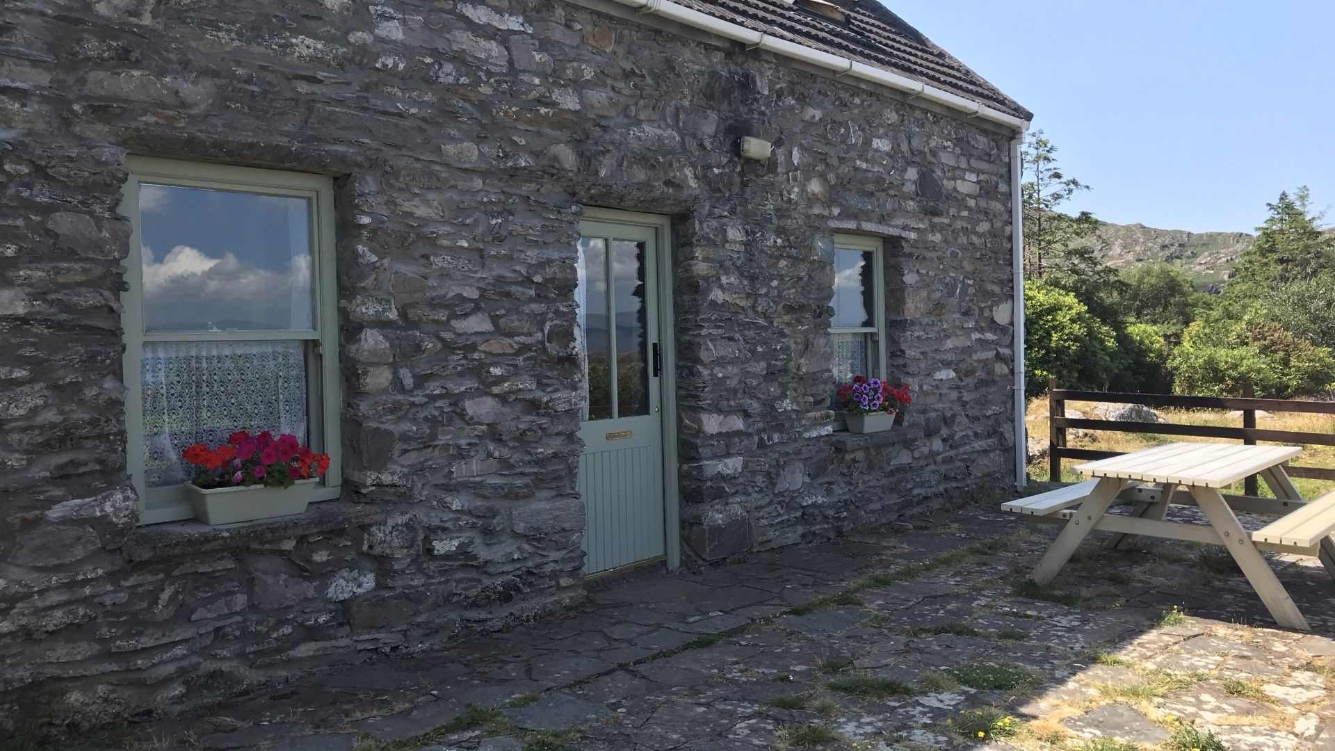 Traditional Cosy Stone Cottage with harbour views photo 1