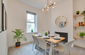 Drws Nesaf Cardiff Townhouse