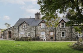 Bryn Dedwydd Farmhouse
