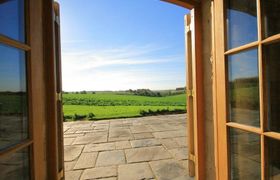 Calcot Peak Barn