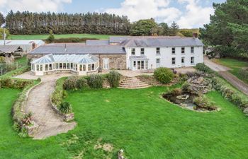 Tregoninny Vineyard and Woodland Farmhouse