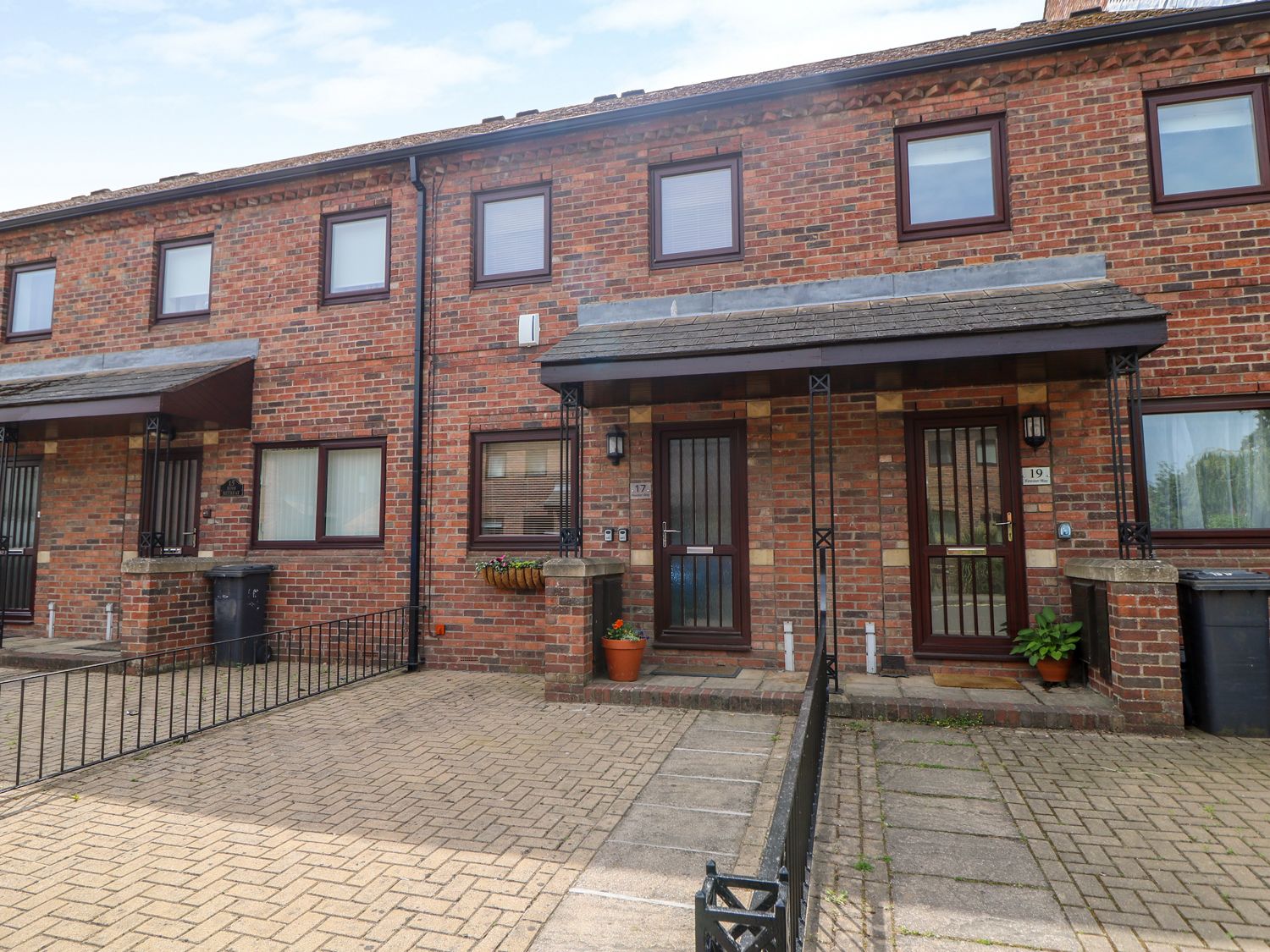 17 Fewster Way photo 1