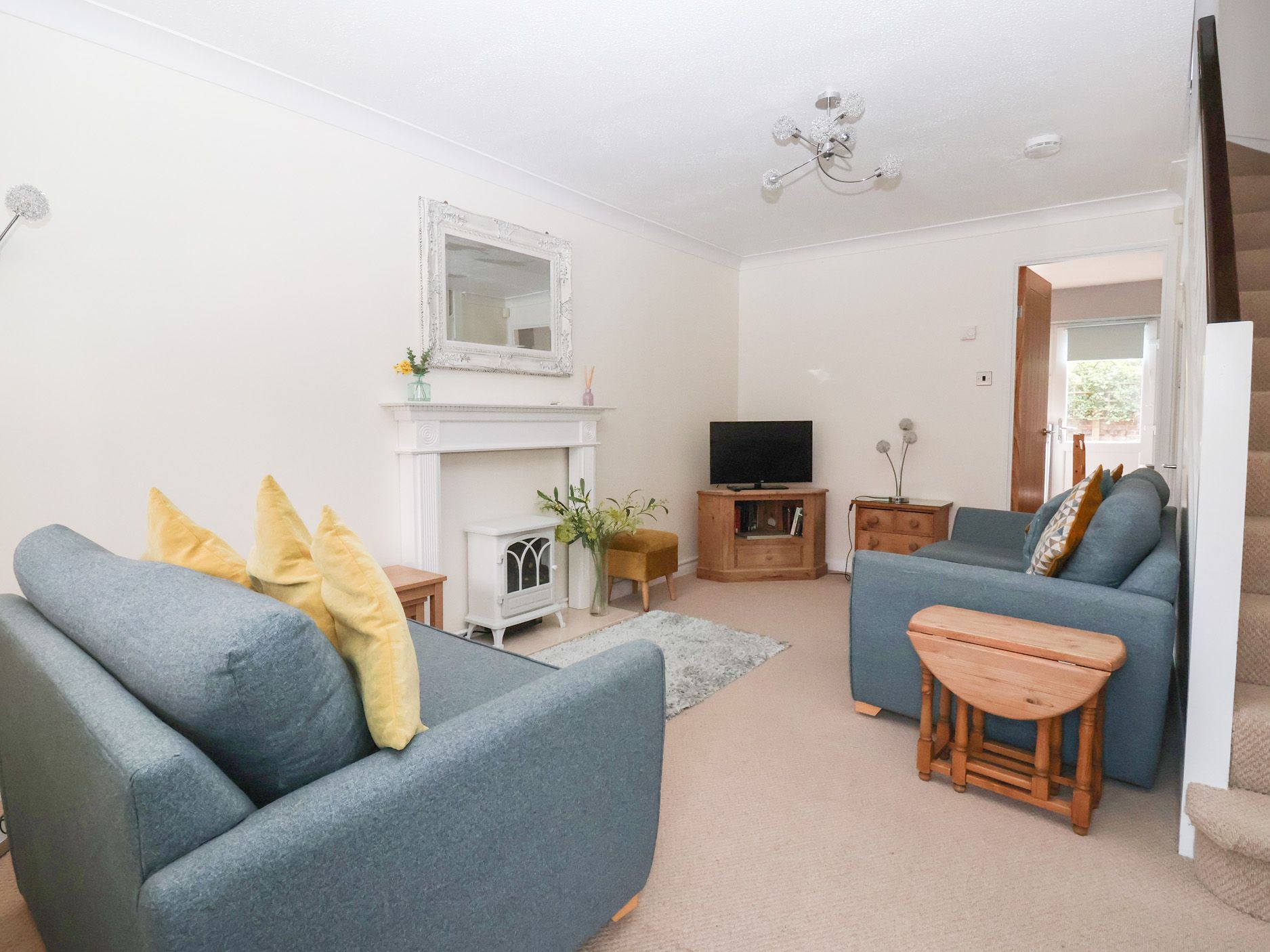 17 Fewster Way photo 2