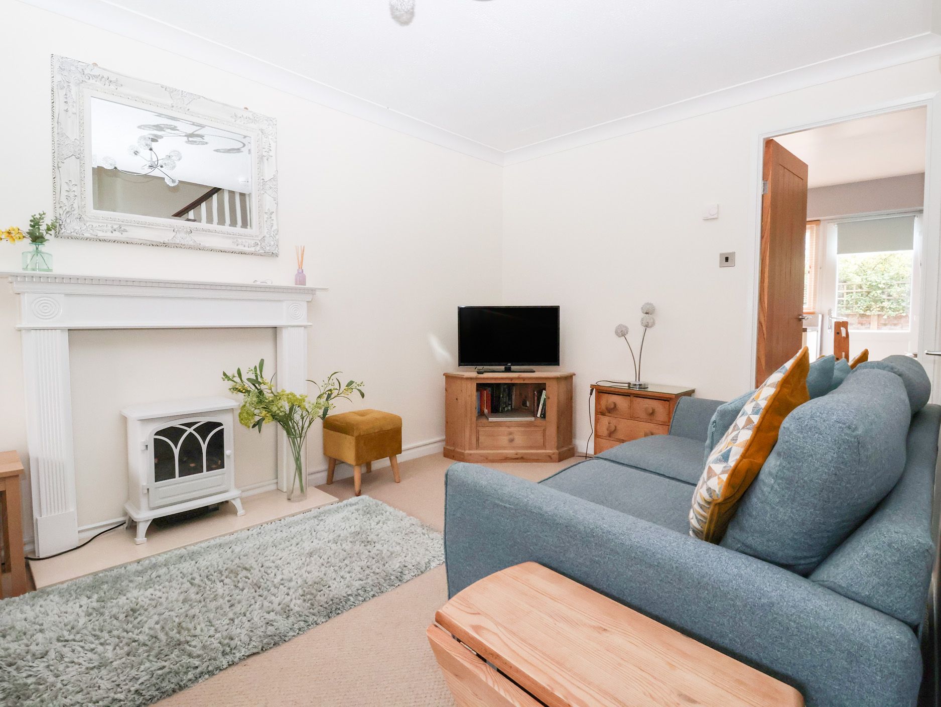 17 Fewster Way photo 3