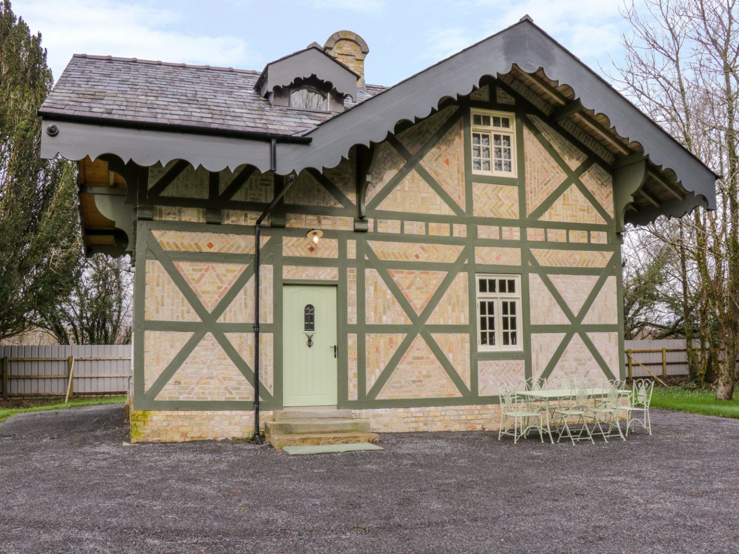 Swiss Cottage photo 1
