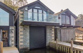 The Boat House at Louper Weir reviews