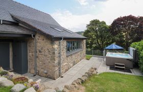 Ysgubor Tyddyn Isaf