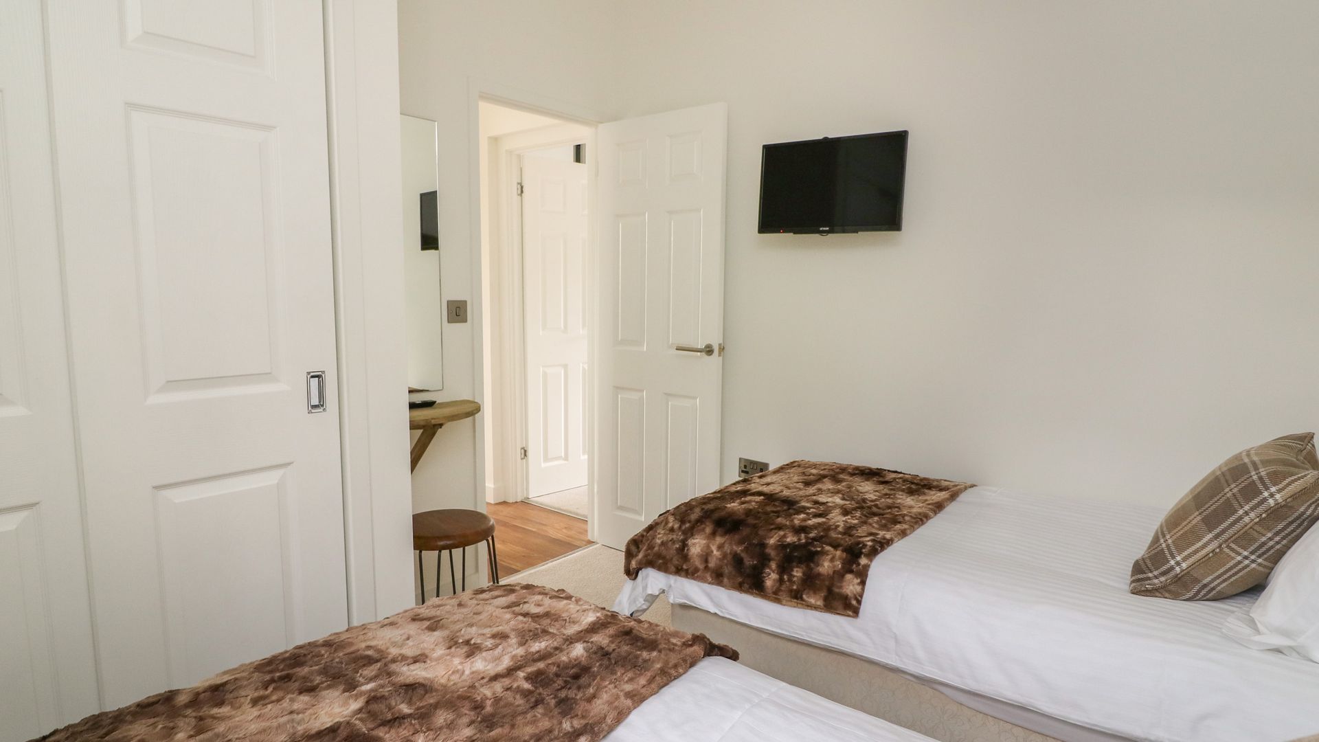 Hazel Lodge photo 7
