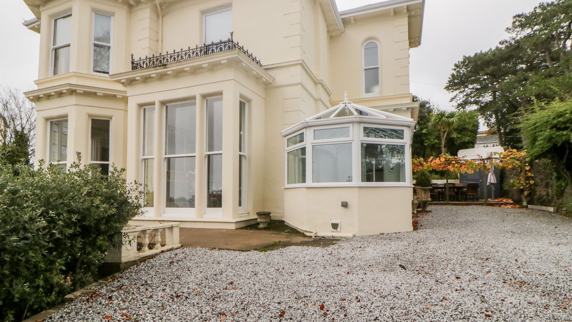 Holcombe House photo 2