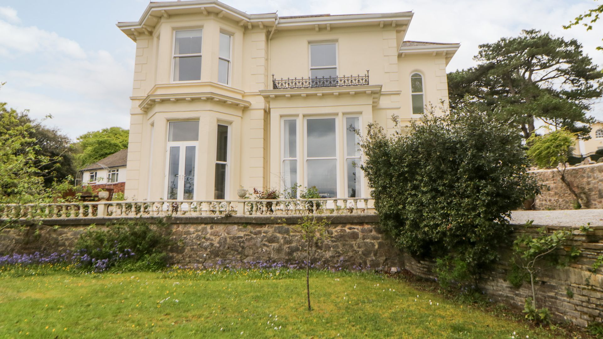 Holcombe House photo 1