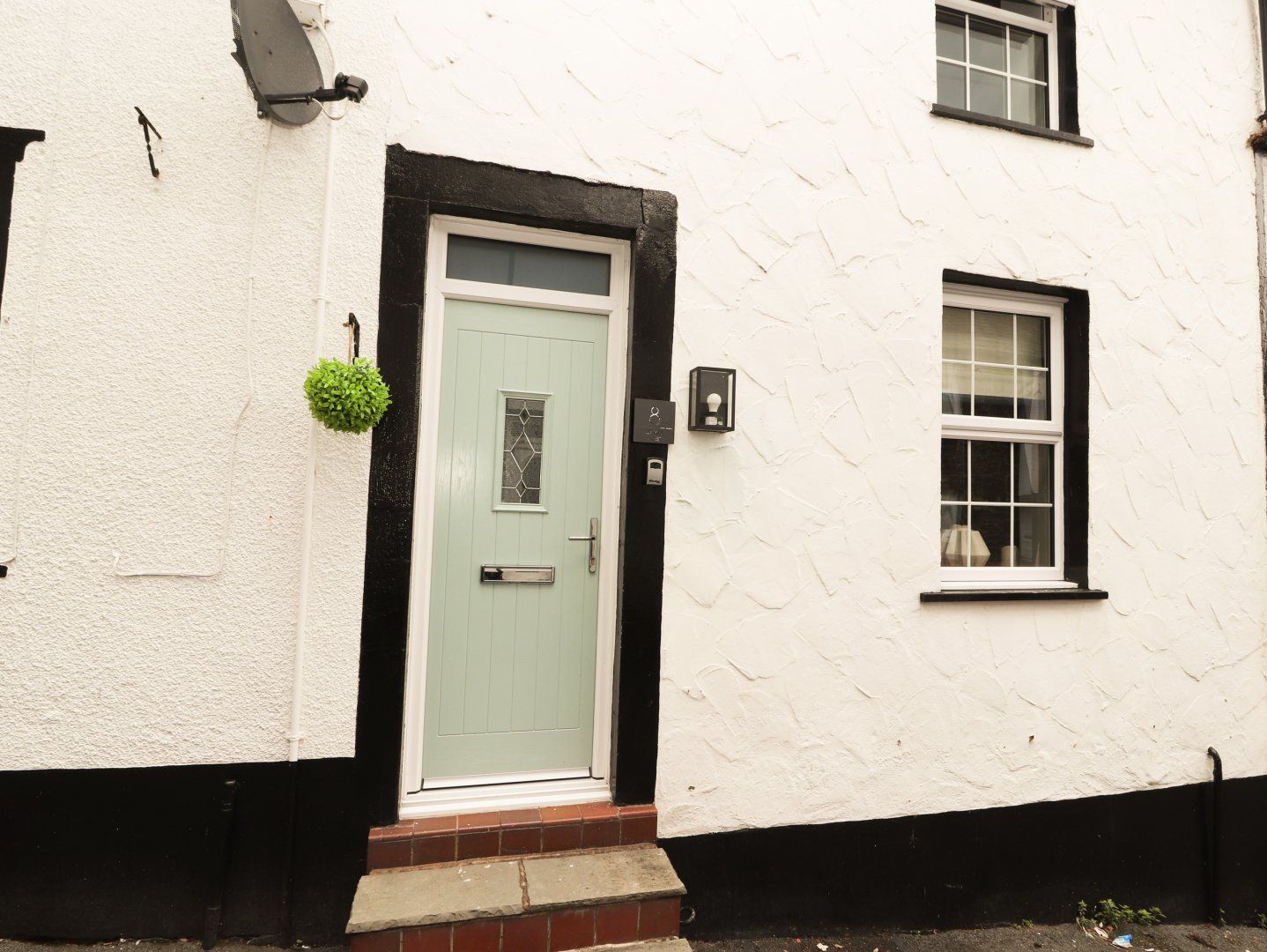 8 Watkin Street photo 2