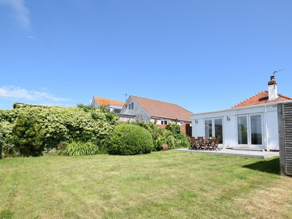 Bungalow in East Riding photo 1