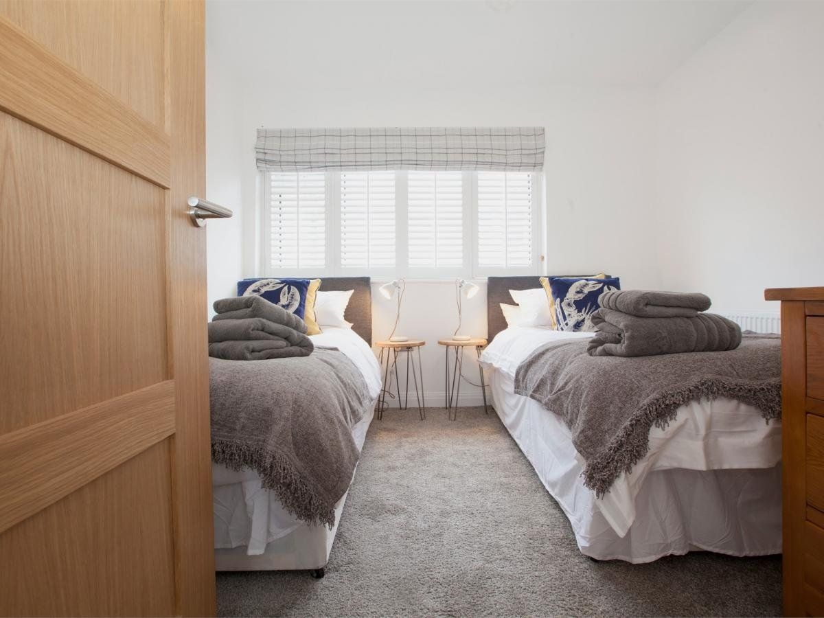 Bungalow in East Riding photo 9
