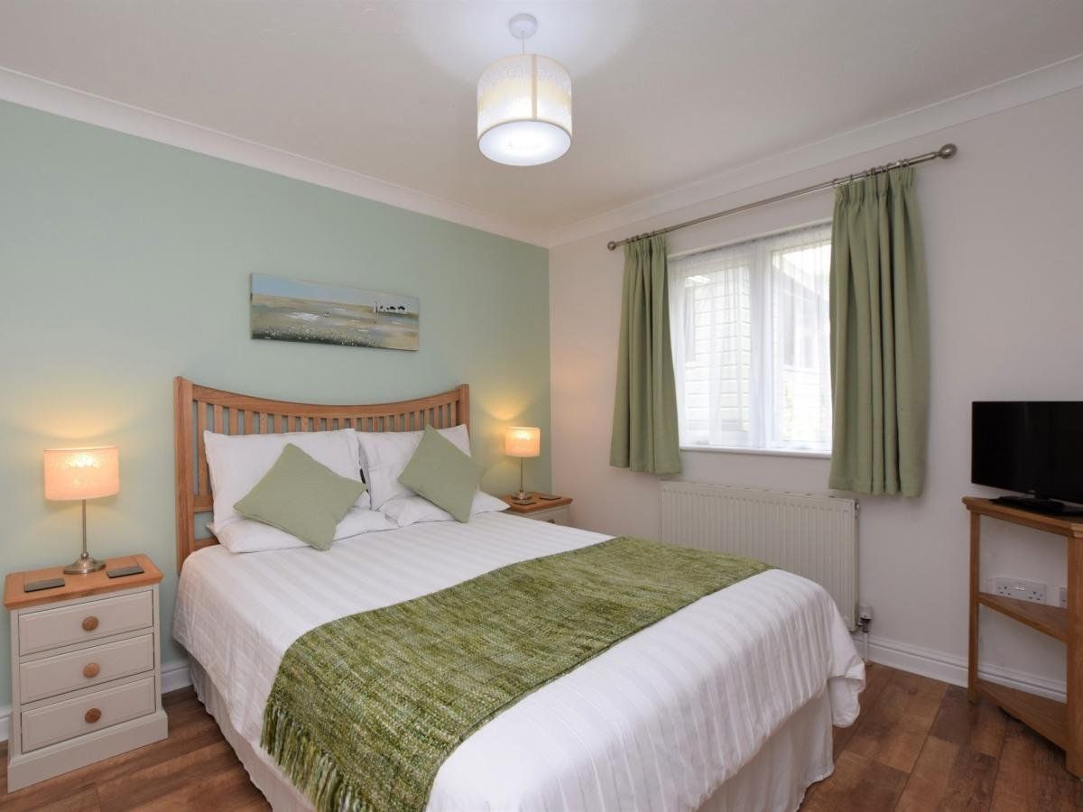 Bungalow in Isle of Wight photo 8