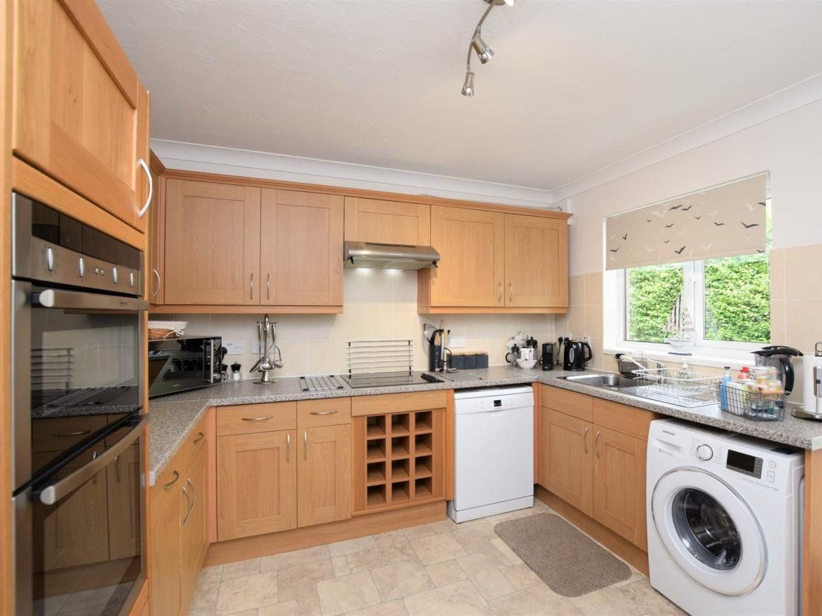 Bungalow in Isle of Wight photo 4