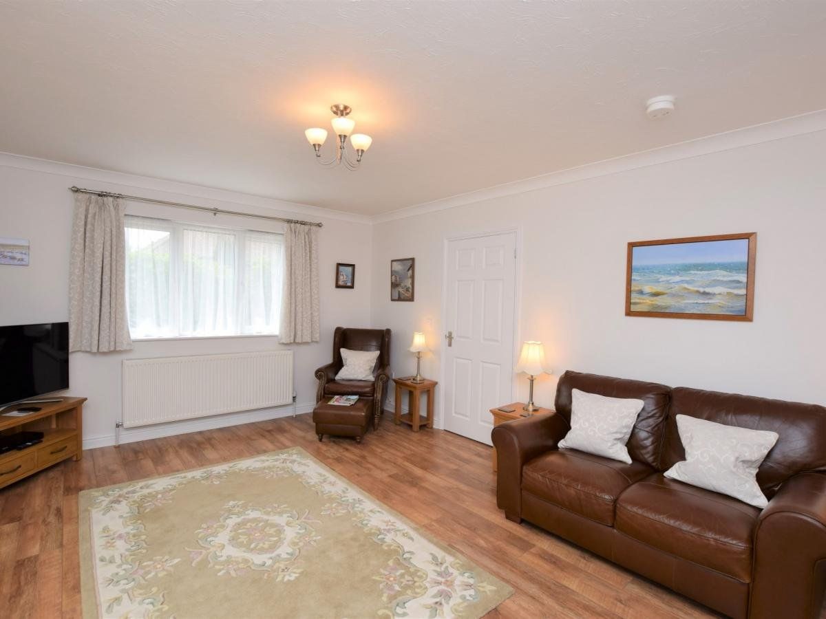 Bungalow in Isle of Wight photo 7