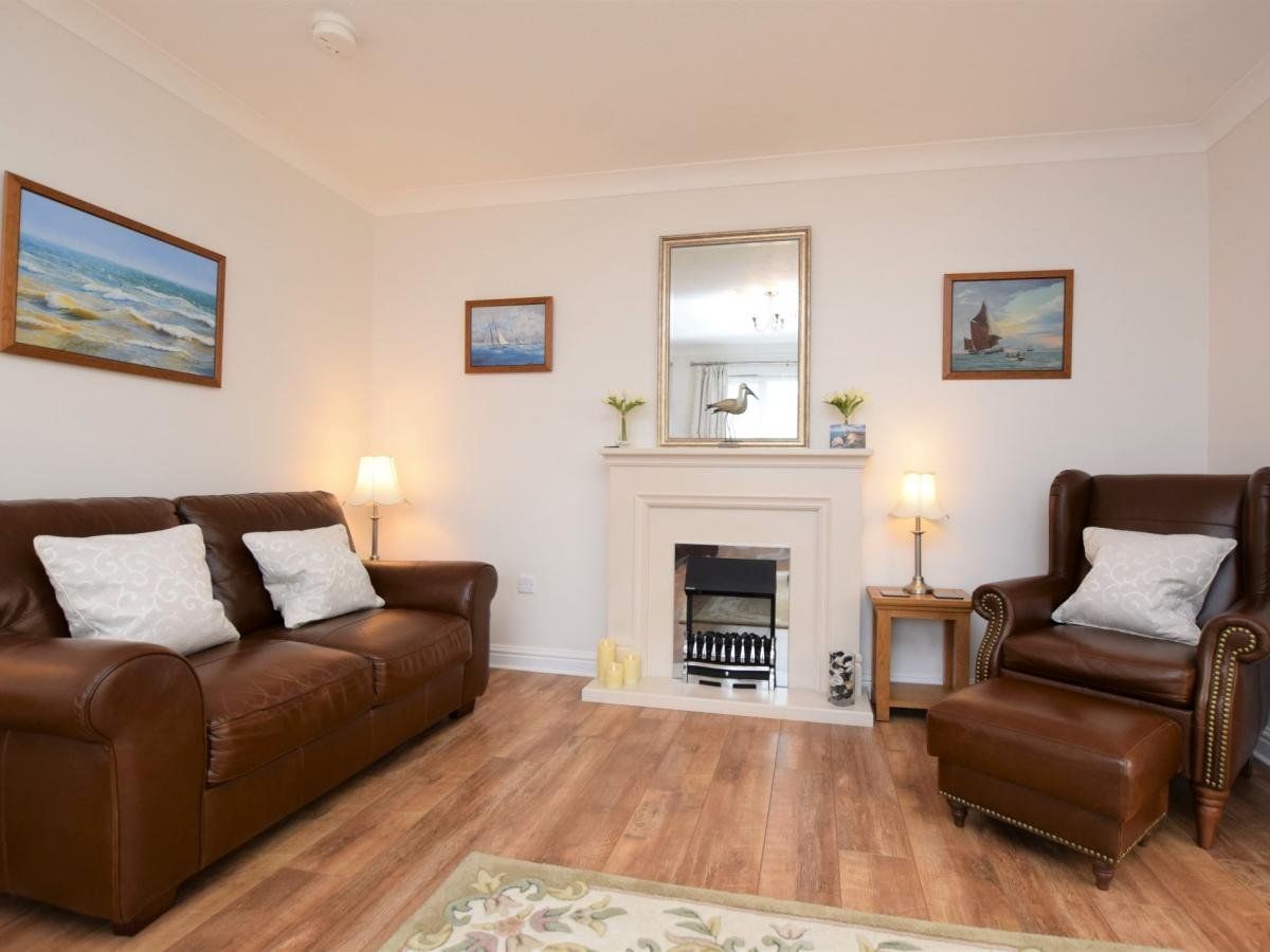Bungalow in Isle of Wight photo 2