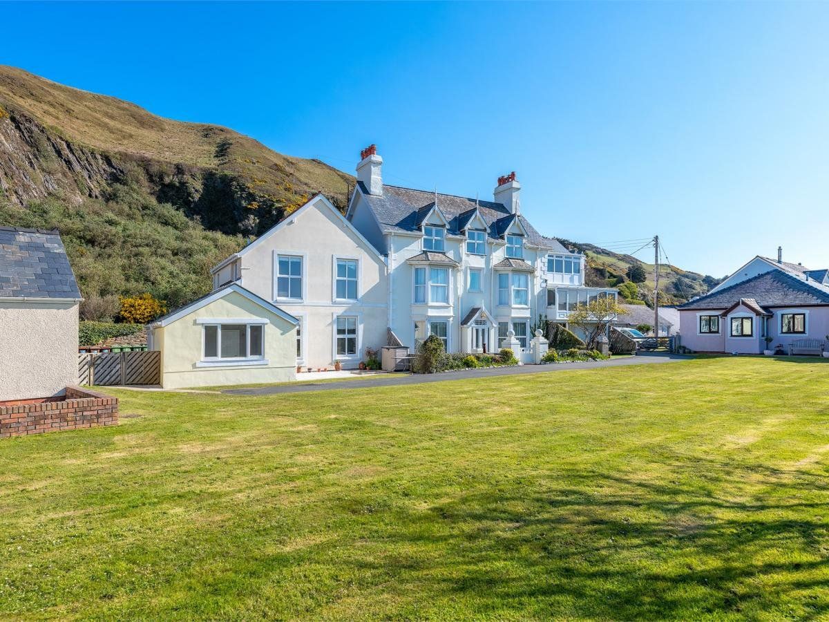Cottage in North Wales photo 1