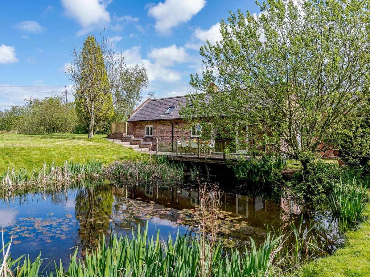 Bungalow in Cheshire photo 6