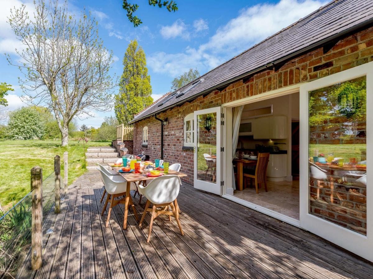 Bungalow in Cheshire photo 2