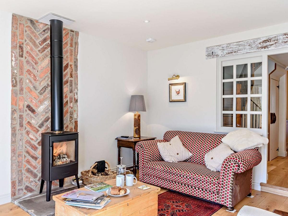 Cottage in East Riding photo 2