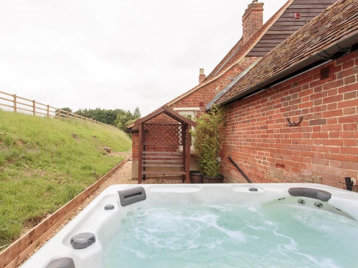 House in Buckinghamshire photo 3
