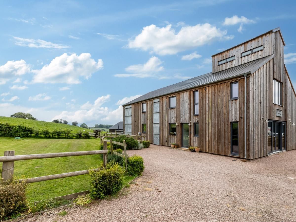 Barn in Gloucestershire photo 1