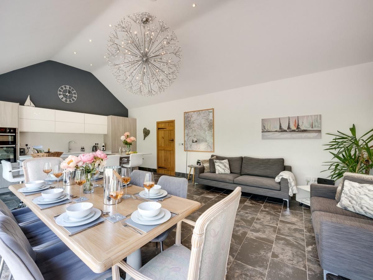 Cottage in Derbyshire photo 10