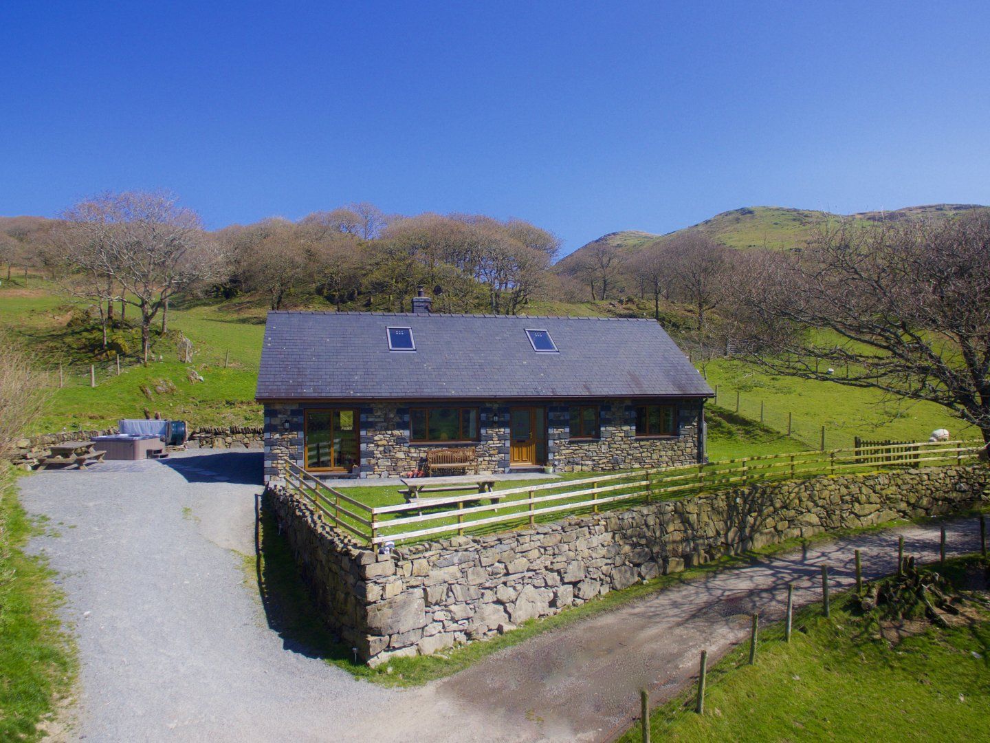 Llidiart y Llyn photo 1