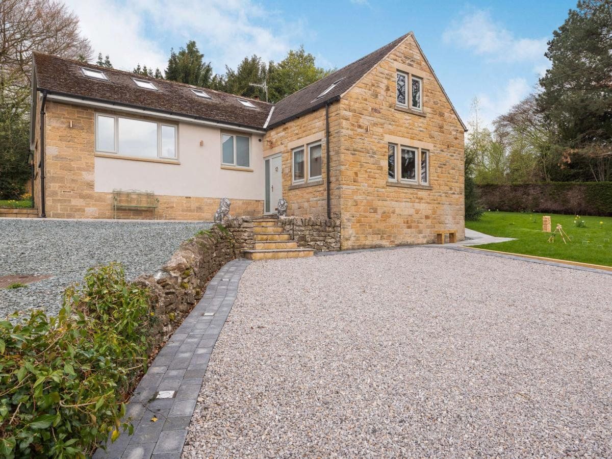 House in Derbyshire photo 3