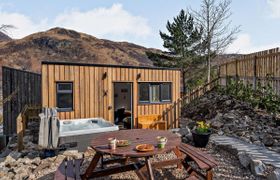 Log Cabin in The Highlands
