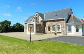 4 bedroom house in Tallagh Hill with spectacular views reviews