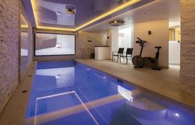 PARK LANE Apartment with swimming pool, Gym & Spa